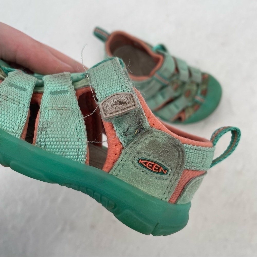 KEEN Girls Newport H2 Sandal Color: Cockatoo/Coral size: 6 - Picture 5 of 16